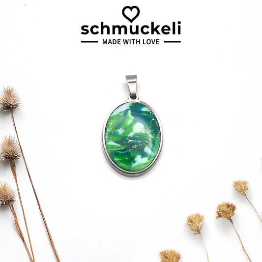 Ovaler Anhänger Waldglanz– Schmuckanhänger wie ein Tanz aus Licht und Blättern, handgefertigt aus Edelstahl & Polymer Clay - mit 45 cm langer Edelstahlkette