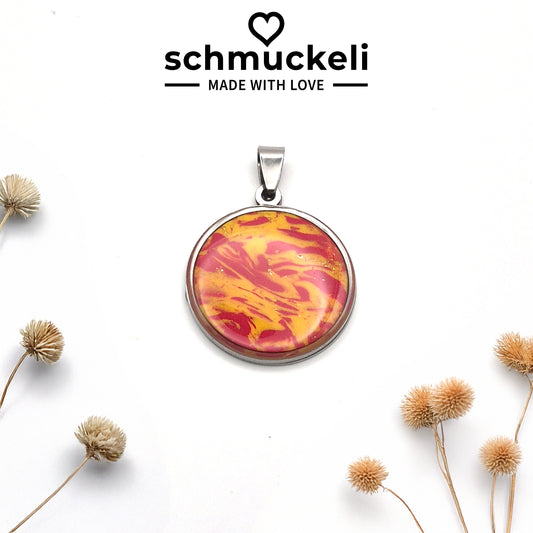 Runder Anhänger Feuerglanz – Handgemachter Unikat-Schmuck aus Edelstahl mit leuchtendem Polymer Clay Inlay, versiegelt mit glänzendem Harz - mit 45 cm langer Edelstahlkette