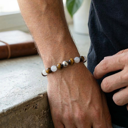 Fokus & Lebenskraft – Armband aus Tigerauge & weißer Jade mit Edelstahl-Akzent