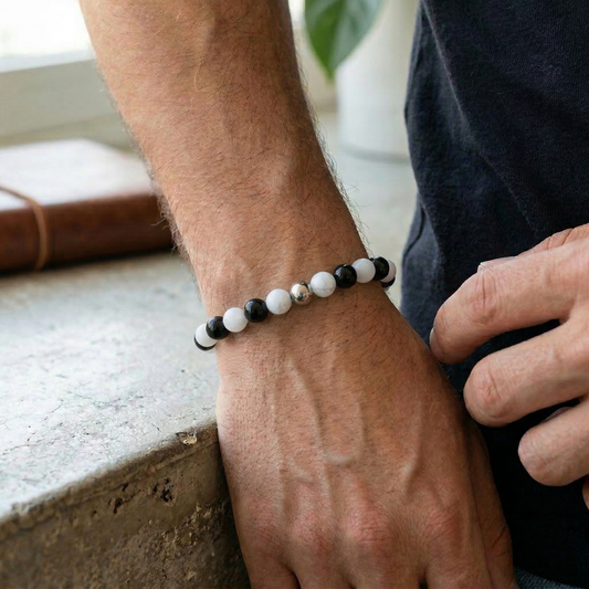 Licht & Schatten – Armband aus Obsidian & weißer Jade mit Edelstahl-Akzent