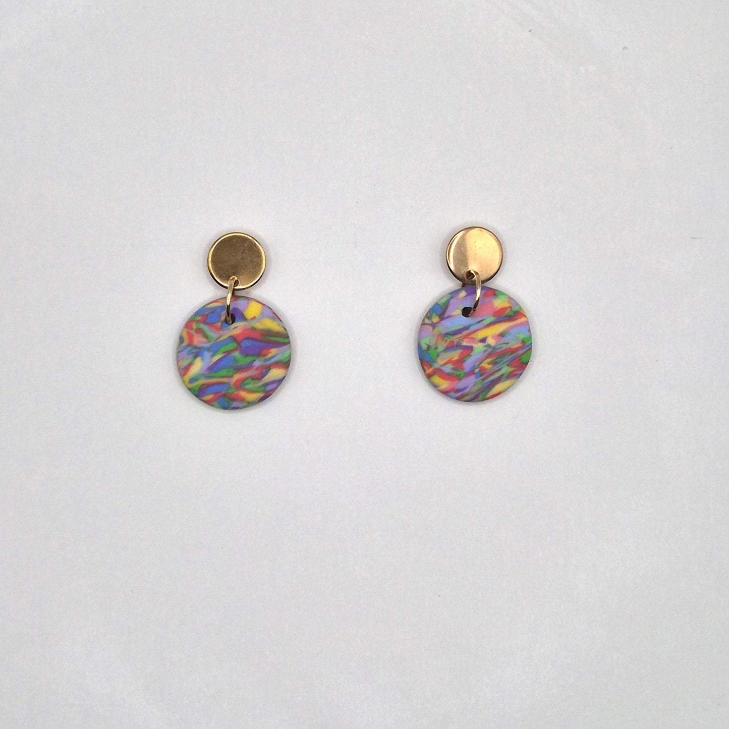 Farbwind – Bunte, runde Marmorierte Ohrringe aus Polymer Clay