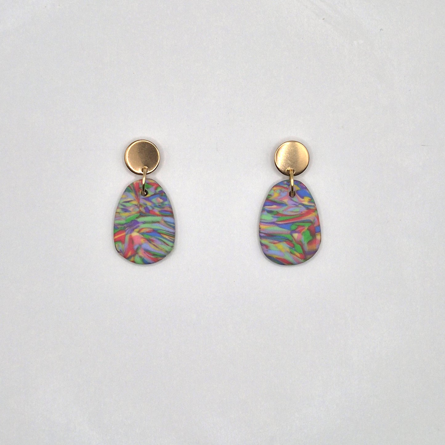 Farbwind – Bunte, ovale Marmorierte Ohrringe aus Polymer Clay