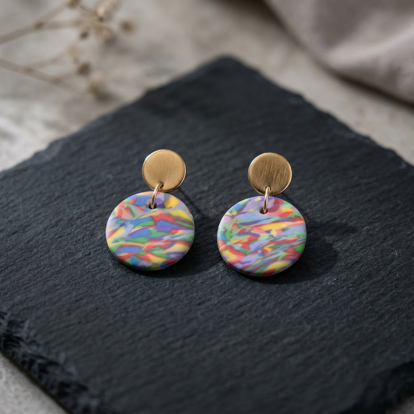 Farbwind – Bunte, runde Marmorierte Ohrringe aus Polymer Clay