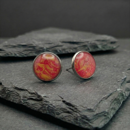 Marmorierte Ohrstecker in Rot-Gold | Größe M (10 mm)