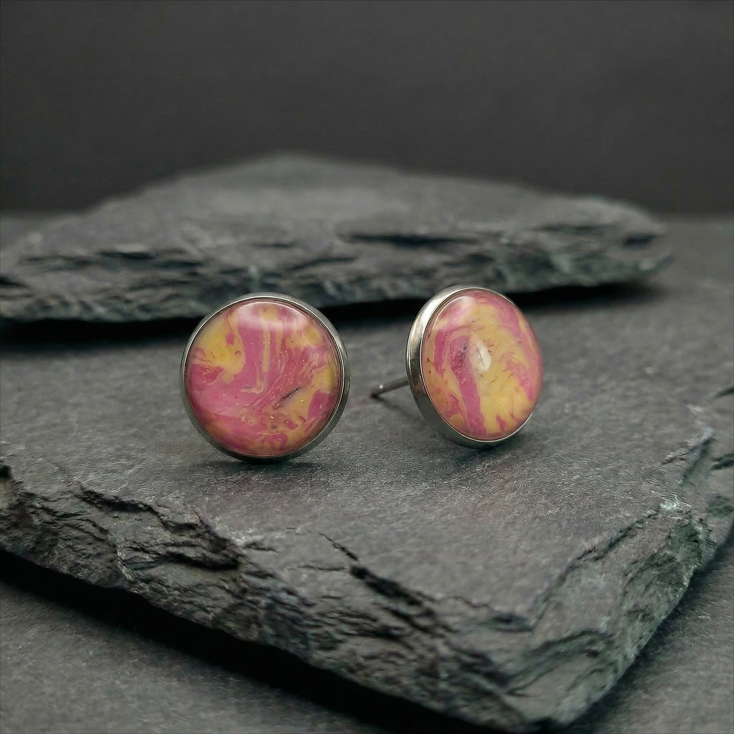 Marmorierte Ohrstecker in Rosa-Gelb | Größe M (10 mm)