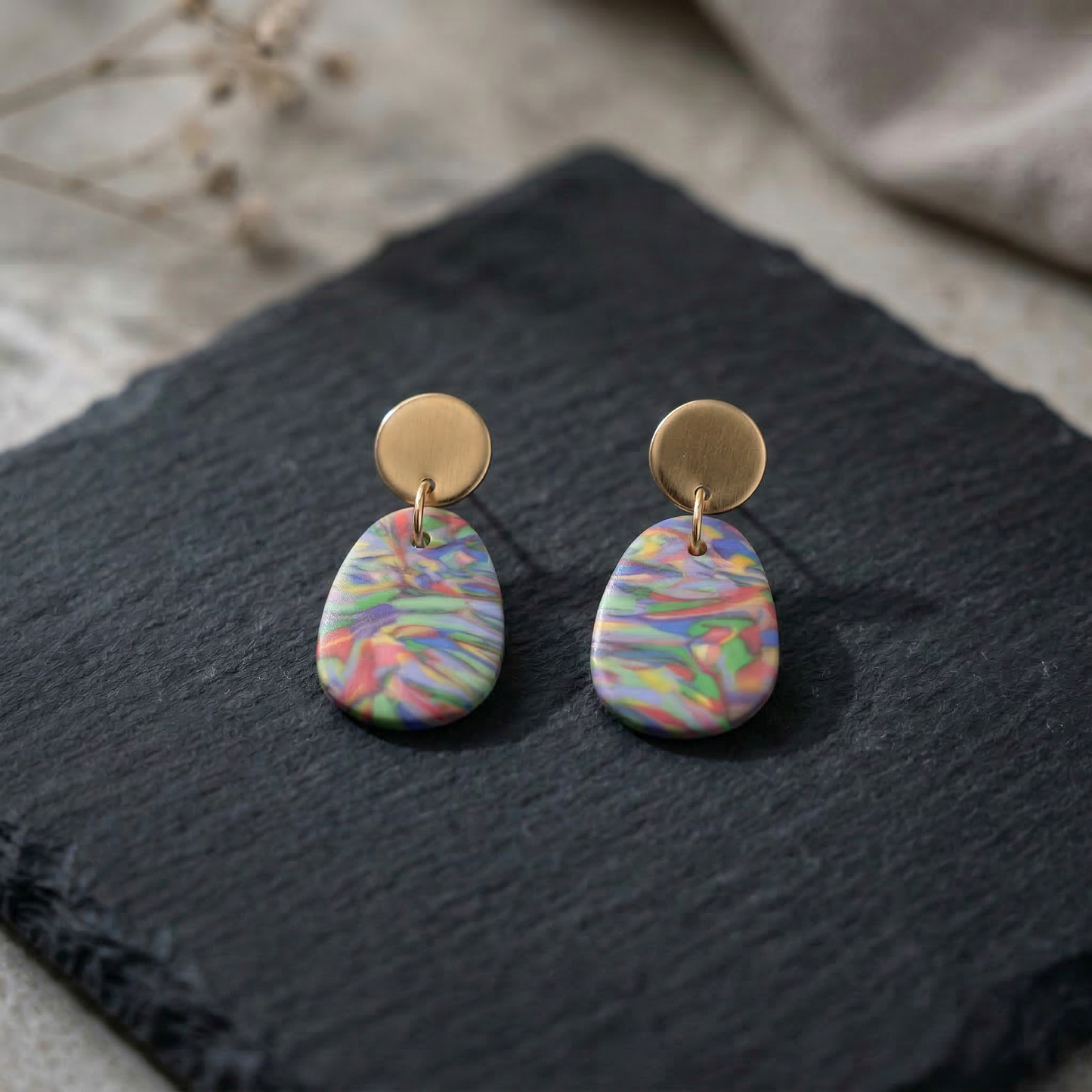 Farbwind – Bunte, ovale Marmorierte Ohrringe aus Polymer Clay