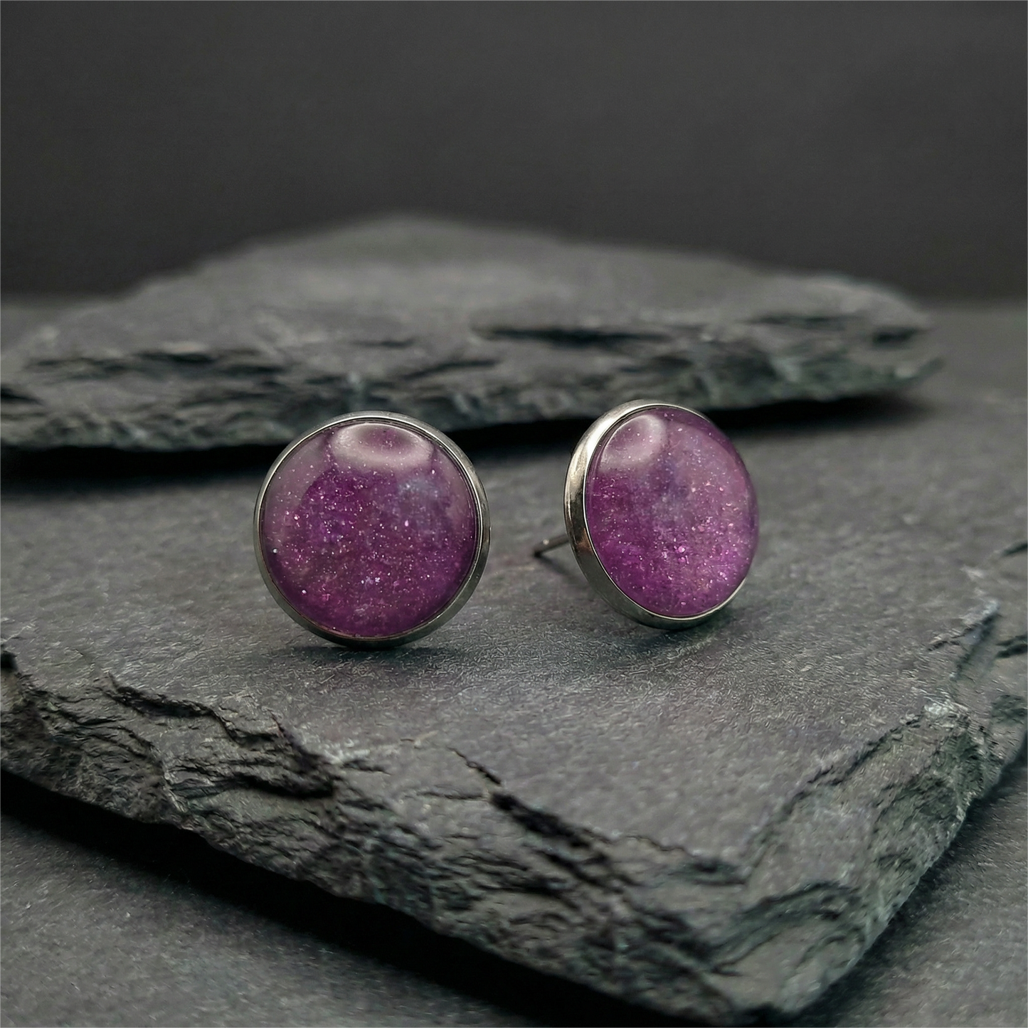 Marmorierte Ohrstecker in Violett Glitzer | Größe L (12 mm)