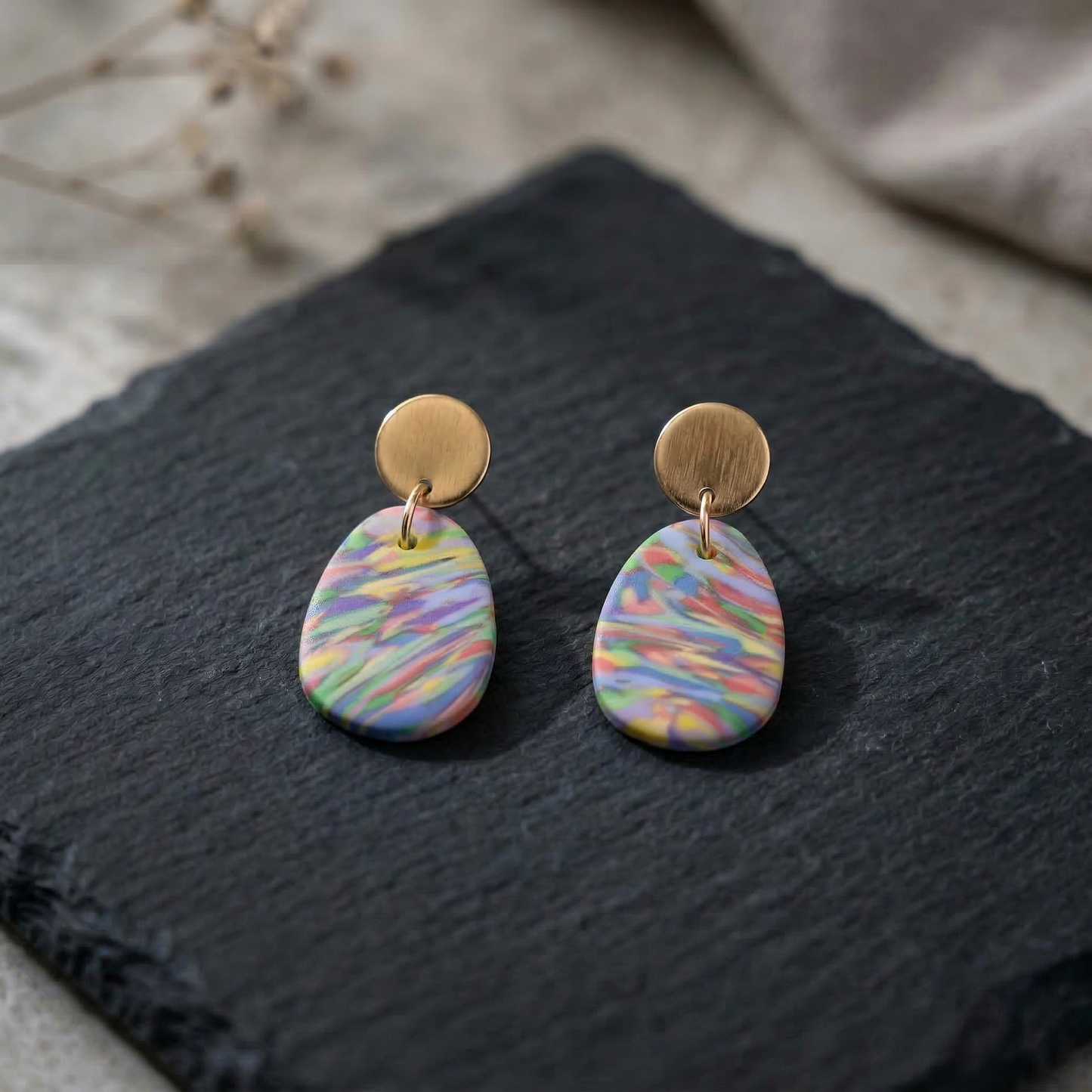 Farbwind – Bunte, ovale Marmorierte Ohrringe aus Polymer Clay