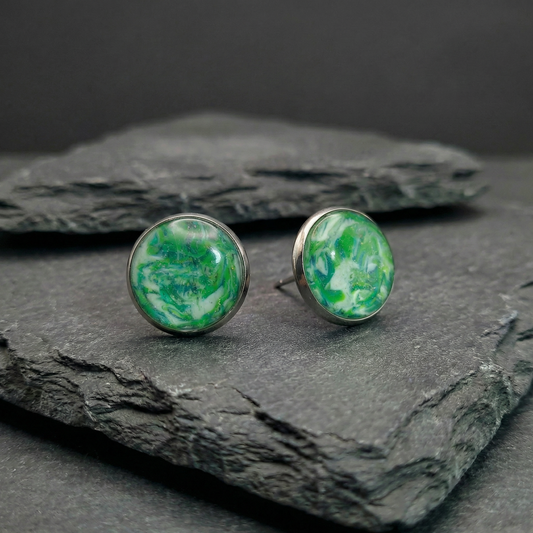 Marmorierte Ohrstecker in Dunkelgrün | Größe L (12 mm)