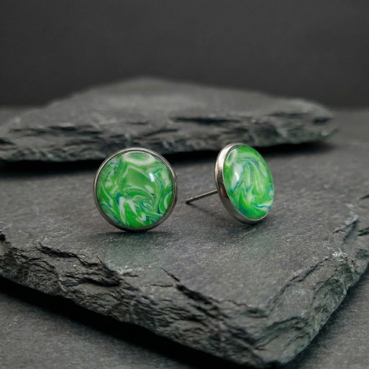 Marmorierte Ohrstecker in Hellgrün | Größe L (12 mm)