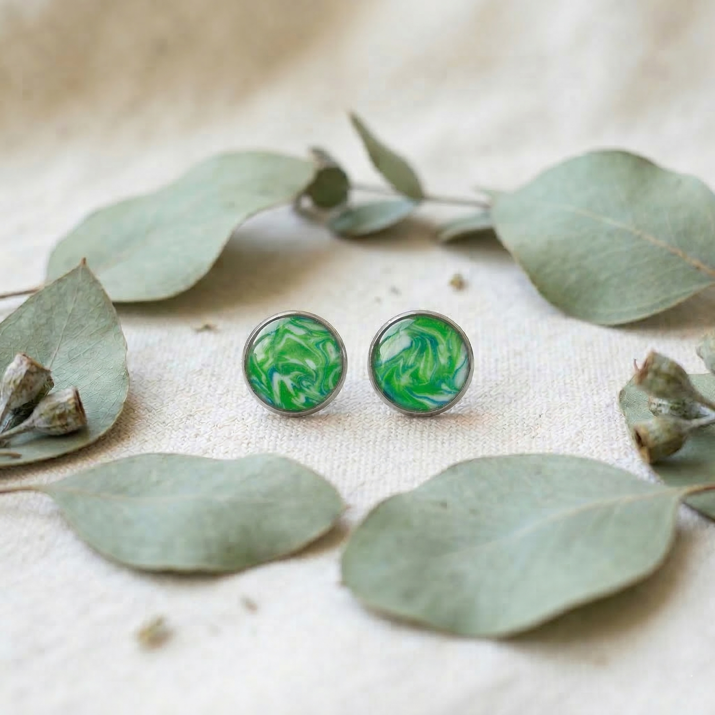 Marmorierte Ohrstecker in Hellgrün | Größe L (12 mm)