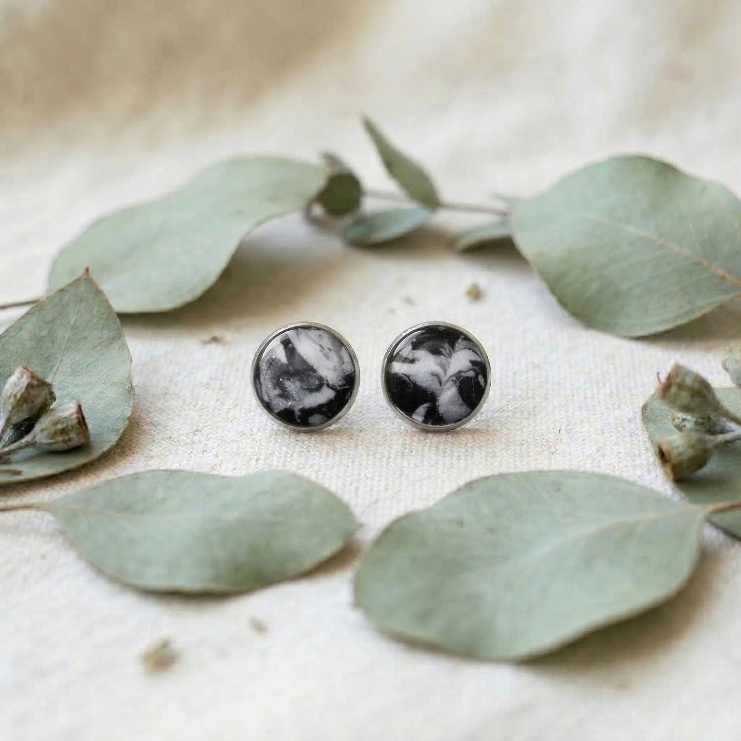 Marmorierte Ohrstecker in Schwarz-Weiß | Größe L (12 mm)