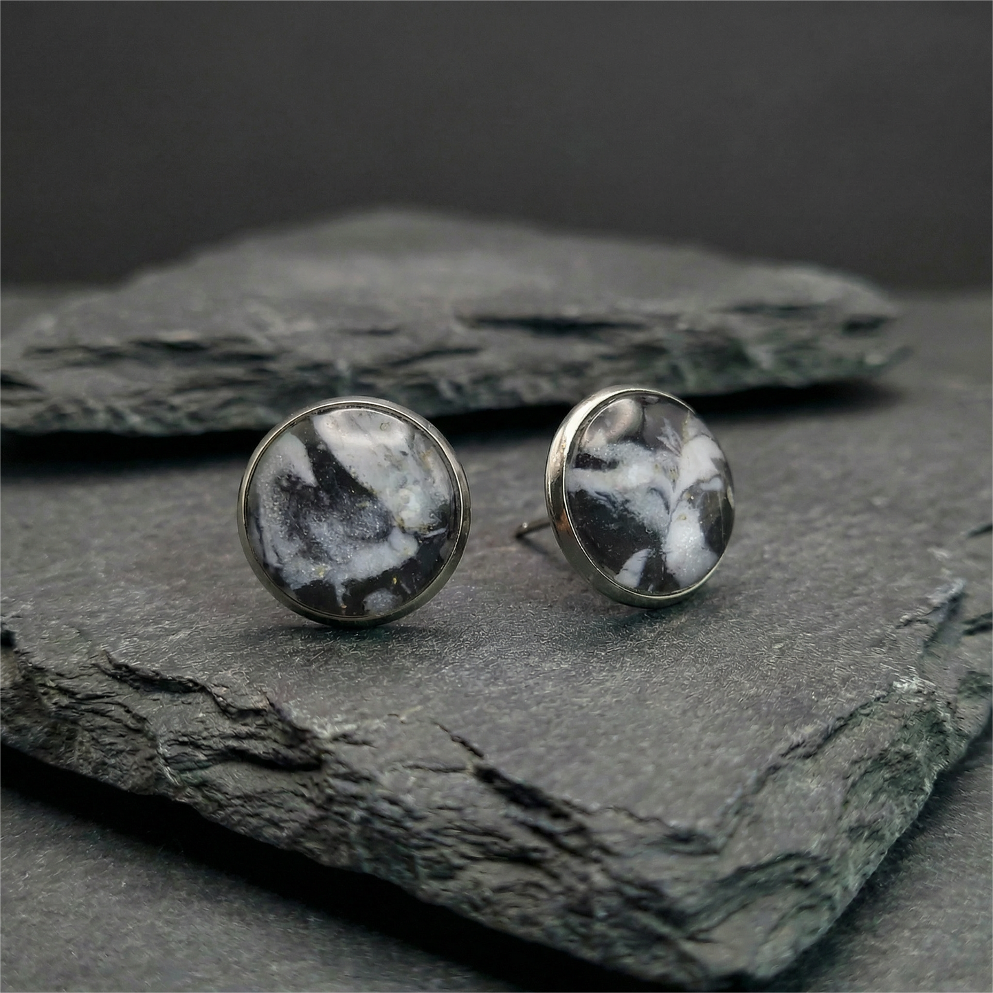 Marmorierte Ohrstecker in Schwarz-Weiß | Größe L (12 mm)