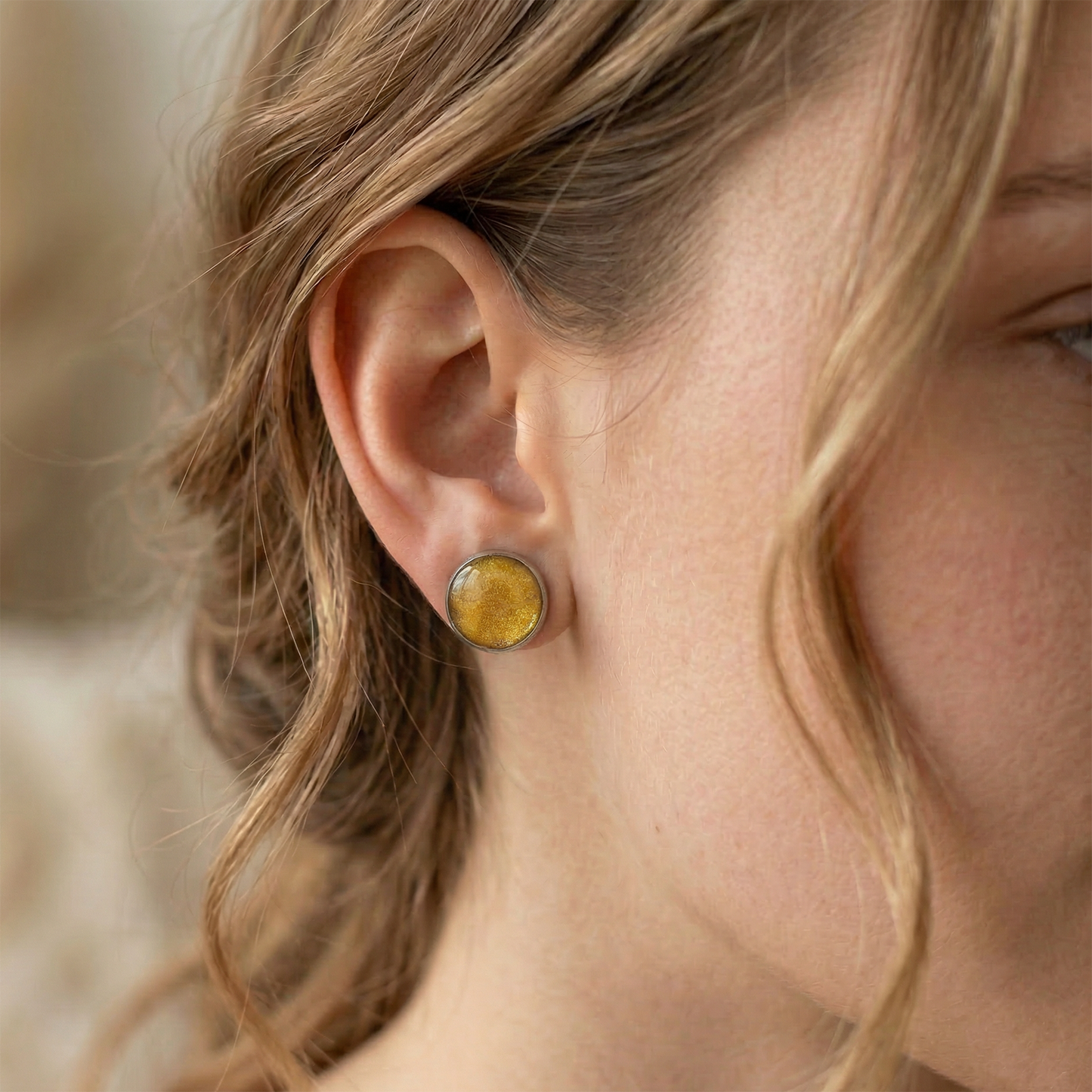 Marmorierte Ohrstecker in Gold | Größe L (12 mm)