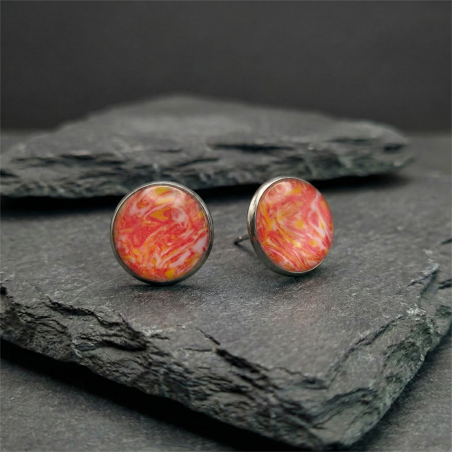 Marmorierte Ohrstecker in Orange-Gelb | Größe L (12 mm)