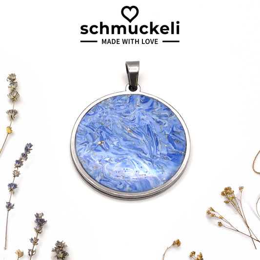 Runder XL Anhänger Saphira – Mystischer Glanz in Blau - mit 45 cm langer Edelstahlkette