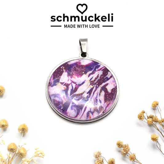 Runder XL Anhänger Galaxia – Kunstvoller Anhänger mit kosmischem Design - mit 45 cm langer Edelstahlkette