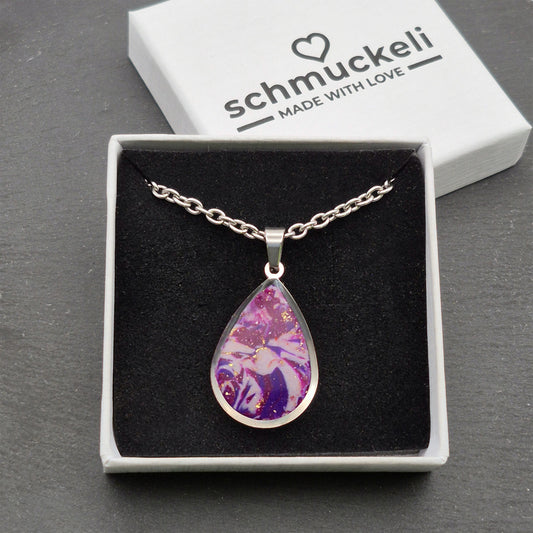 Tropfen Anhänger Galaxia – Kunstvoller Anhänger mit kosmischem Design - mit 45 cm langer Edelstahlkette