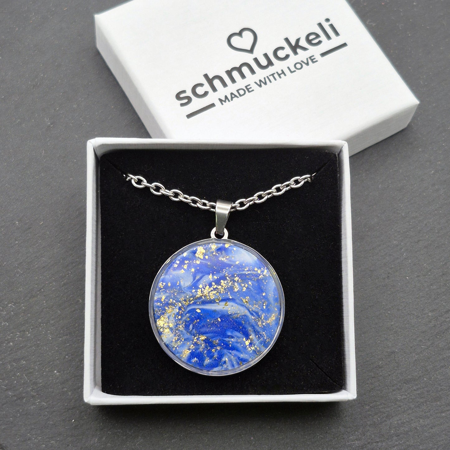Runder XL Anhänger Sternenglanz – Funkelnder Nachthimmel in Blau/Gold - mit 45 cm langer Edelstahlkette