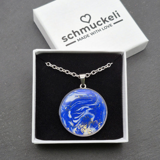 Runder XL Anhänger Sternenglanz – Funkelnder Nachthimmel in Blau/Gold - mit 45 cm langer Edelstahlkette