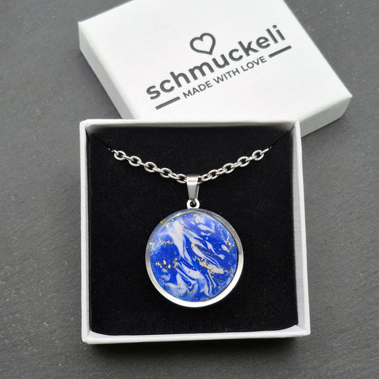 Runder Anhänger Sternenglanz – Funkelnder Nachthimmel in Blau/Gold - mit 45 cm langer Edelstahlkette