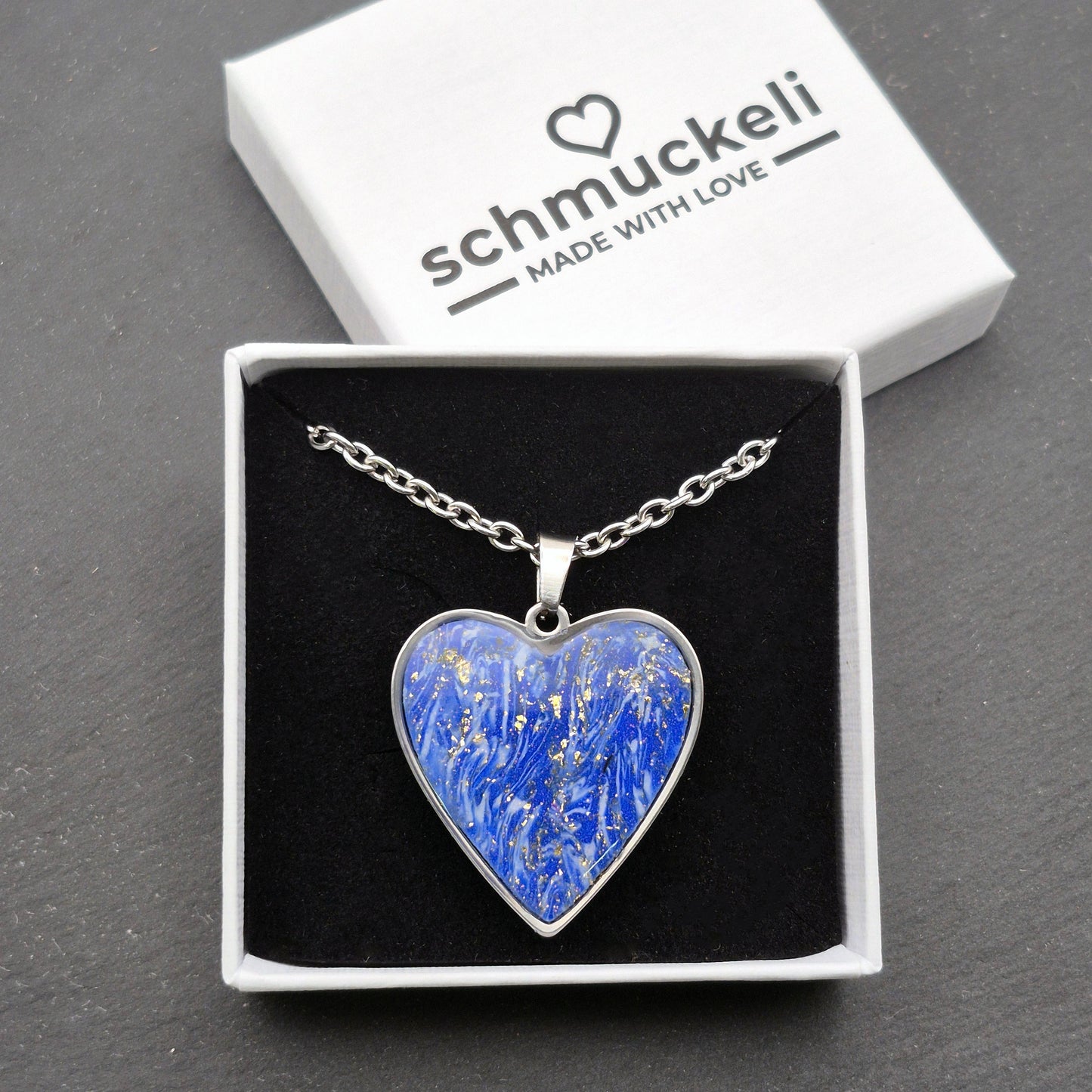 Herz Anhänger Sternenglanz – Funkelnder Nachthimmel in Blau/Gold - mit 45 cm langer Edelstahlkette