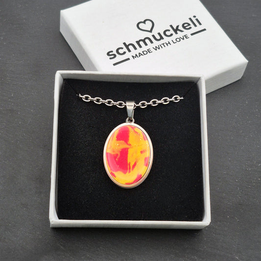 Ovaler Anhänger Sommersinn – Kettenanhänger in sonniger Marmoroptik, handgefertigt aus Edelstahl & Polymer Clay - mit 45 cm langer Edelstahlkette
