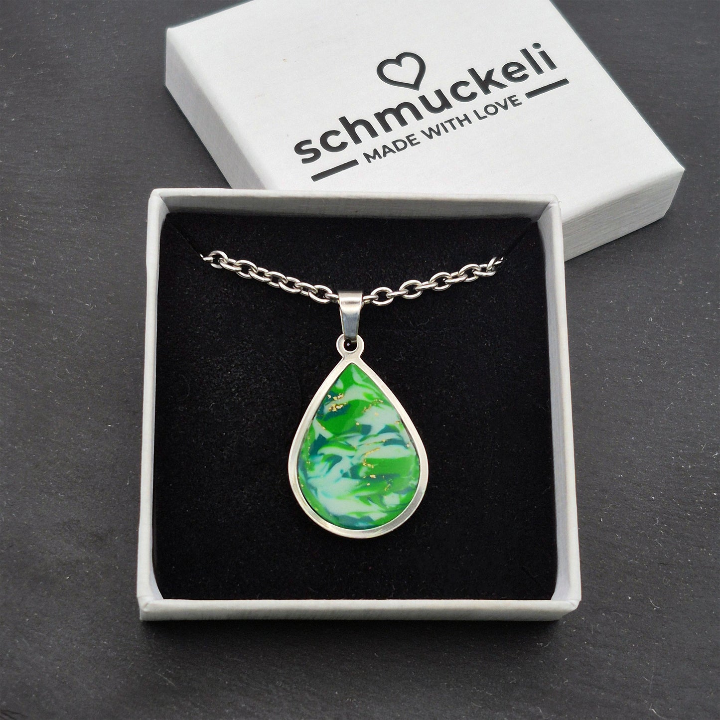 Tropfen Anhänger Waldglanz– Schmuckanhänger wie ein Tanz aus Licht und Blättern, handgefertigt aus Edelstahl & Polymer Clay - mit 45 cm langer Edelstahlkette