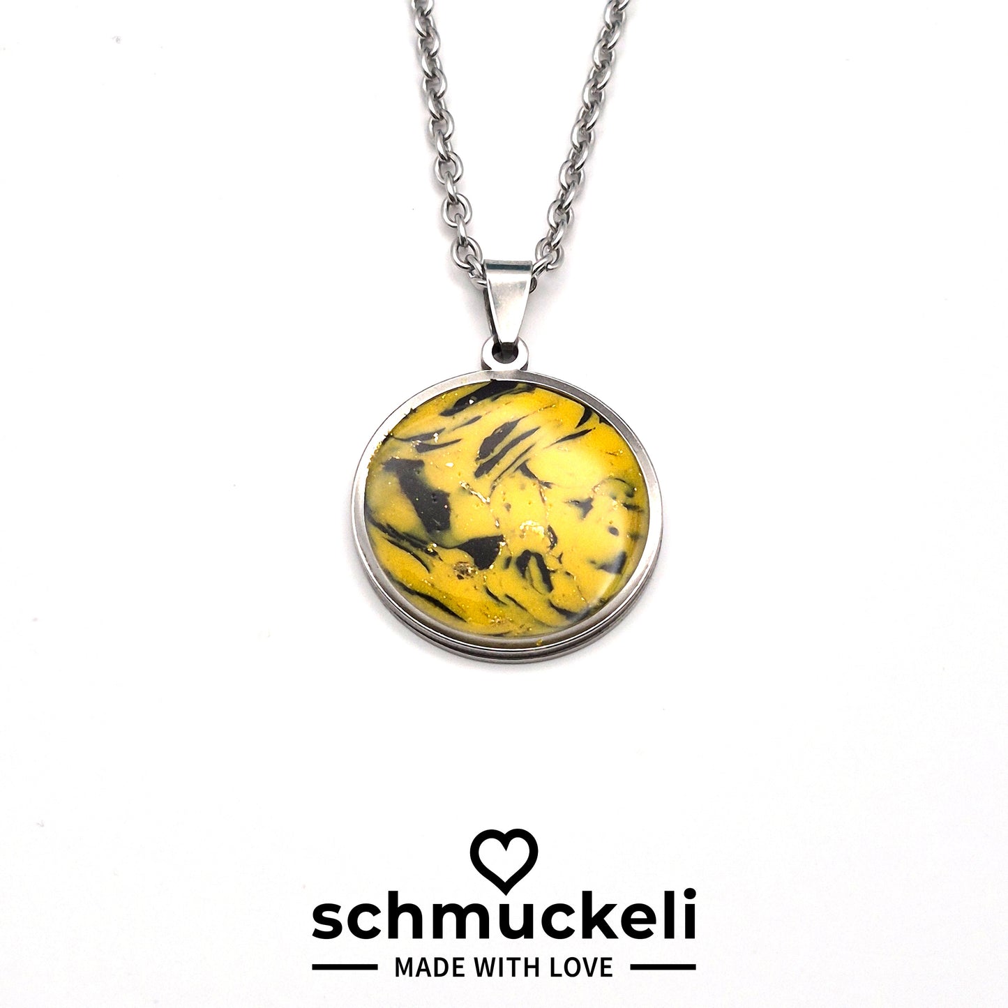 Runder Anhänger Sturmgelb – Handgemachter Sonnenwirbel im Edelstahlrahmen, versiegelt mit glänzendem Harz - mit 45 cm langer Edelstahlkette