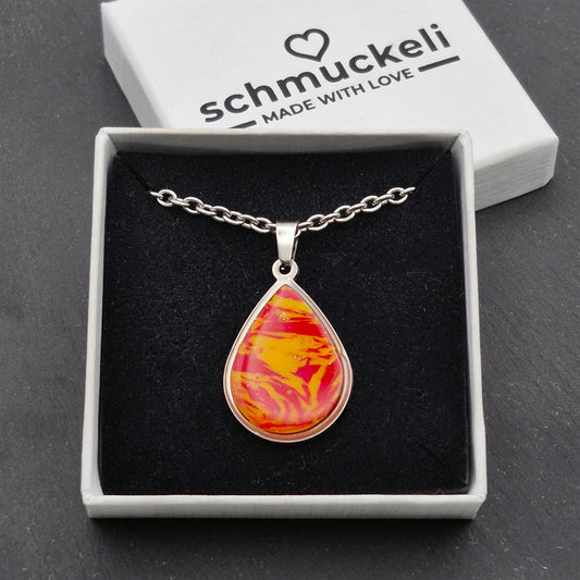 Tropfen Anhänger Feuerglanz – Handgemachter Unikat-Schmuck aus Edelstahl mit leuchtendem Polymer Clay Inlay, versiegelt mit glänzendem Harz - mit 45 cm langer Edelstahlkette