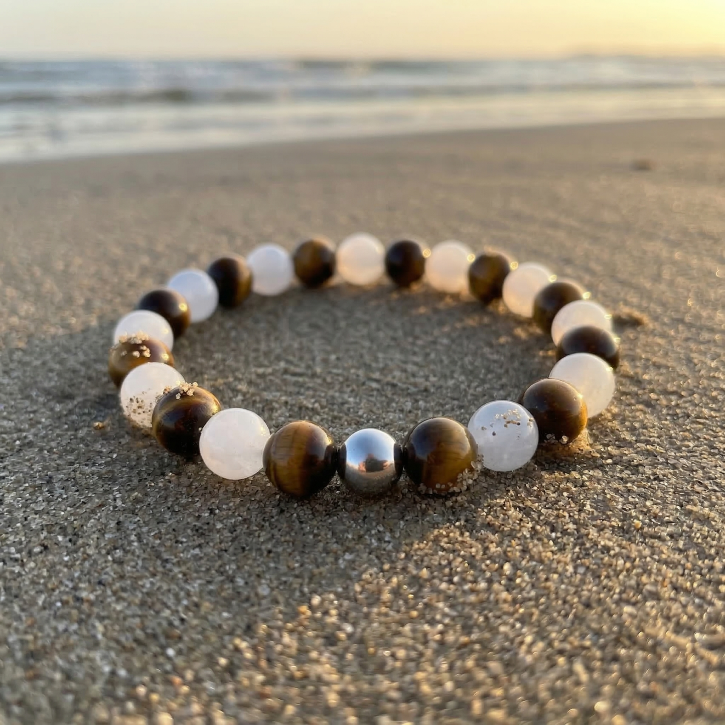 Fokus & Lebenskraft – Armband aus Tigerauge & weißer Jade mit Edelstahl-Akzent