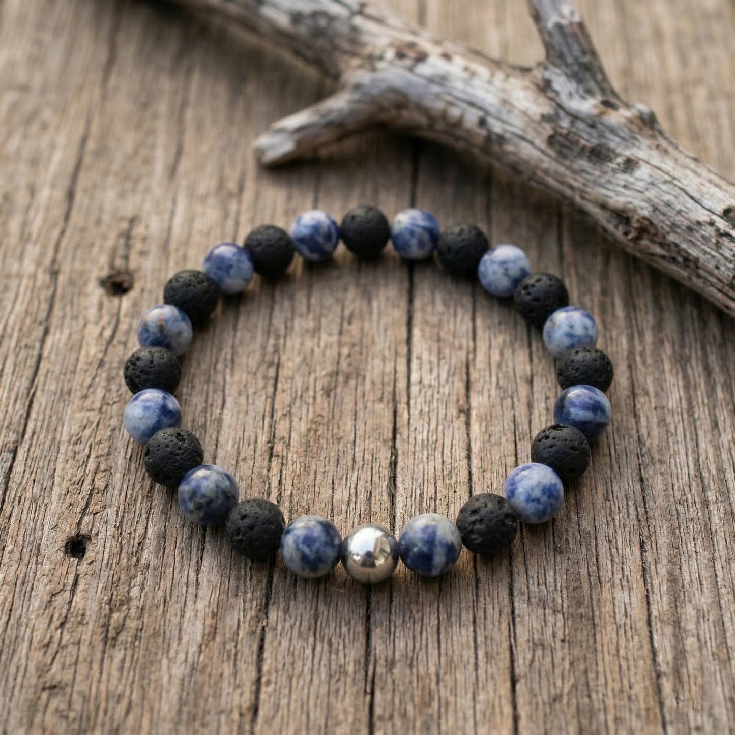 Elementare Kraft – Armband aus Lavastein & Blauem Jaspis mit Edelstahl-Akzent