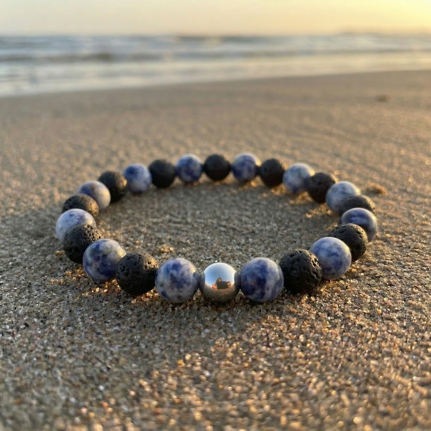 Elementare Kraft – Armband aus Lavastein & Blauem Jaspis mit Edelstahl-Akzent