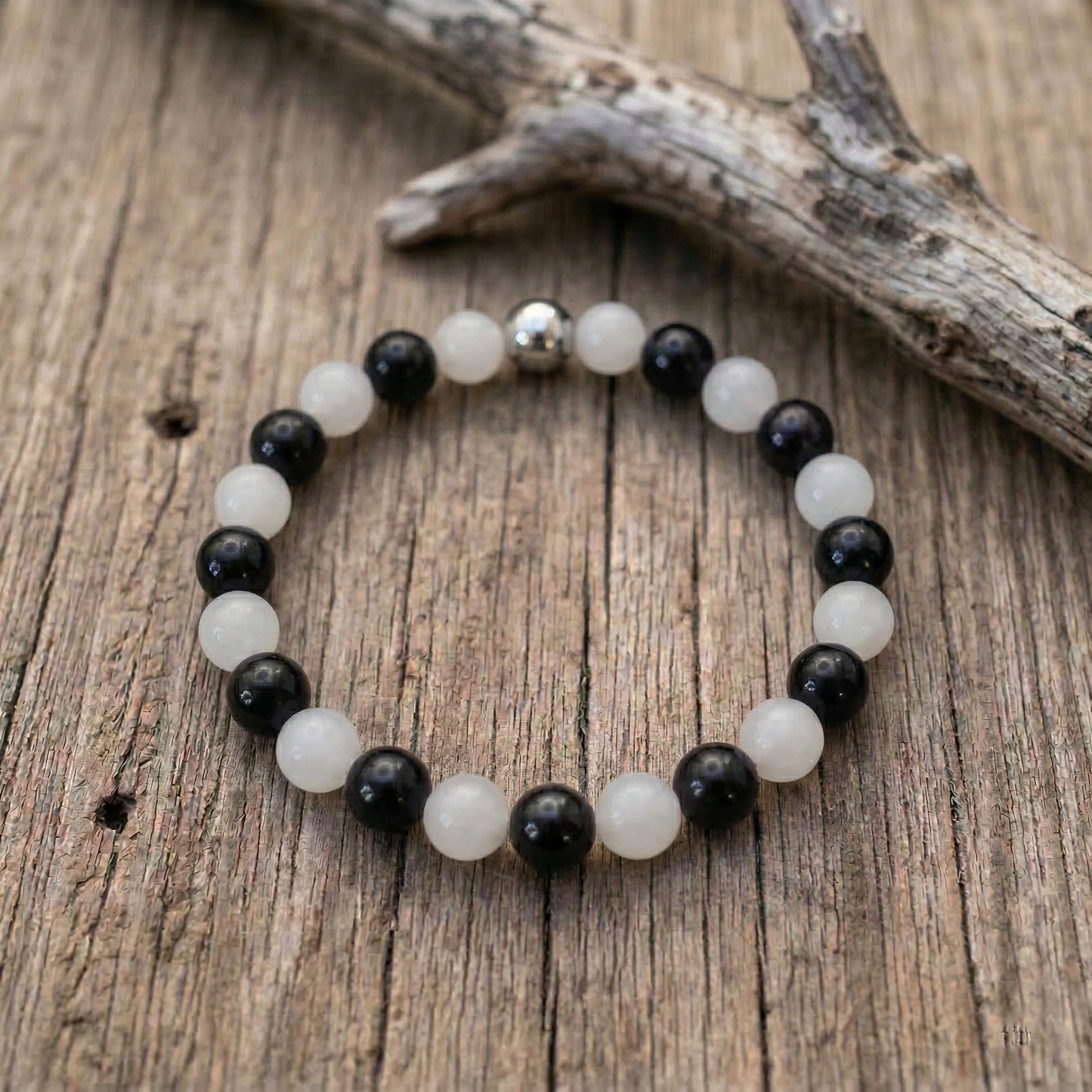 Licht & Schatten – Armband aus Obsidian & weißer Jade mit Edelstahl-Akzent