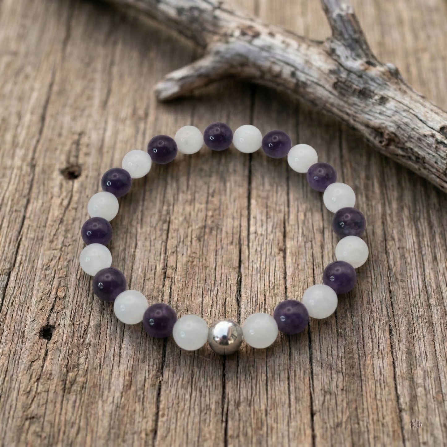 Harmonie & Klarheit – Armband aus Amethyst & weißer Jade mit Edelstahl-Akzent