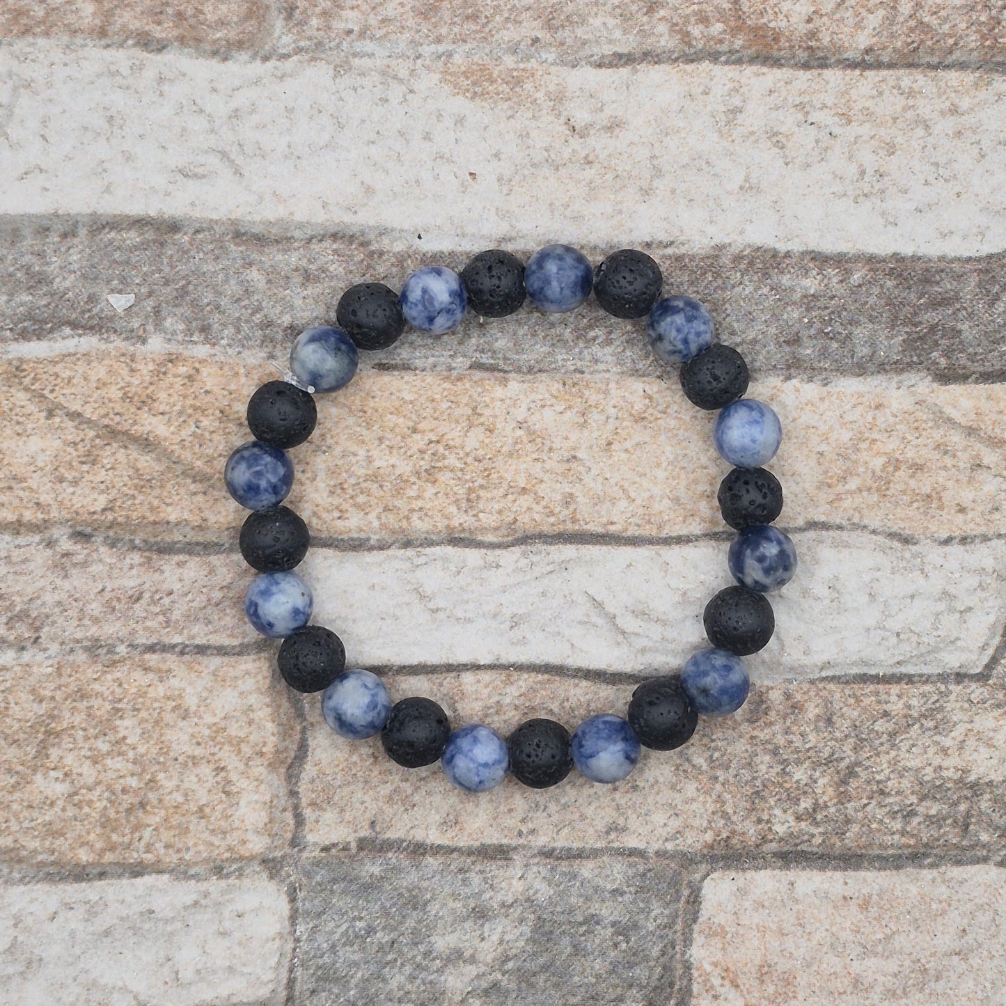 Perlenarmband Thalassa - Lava und blauer Jaspis