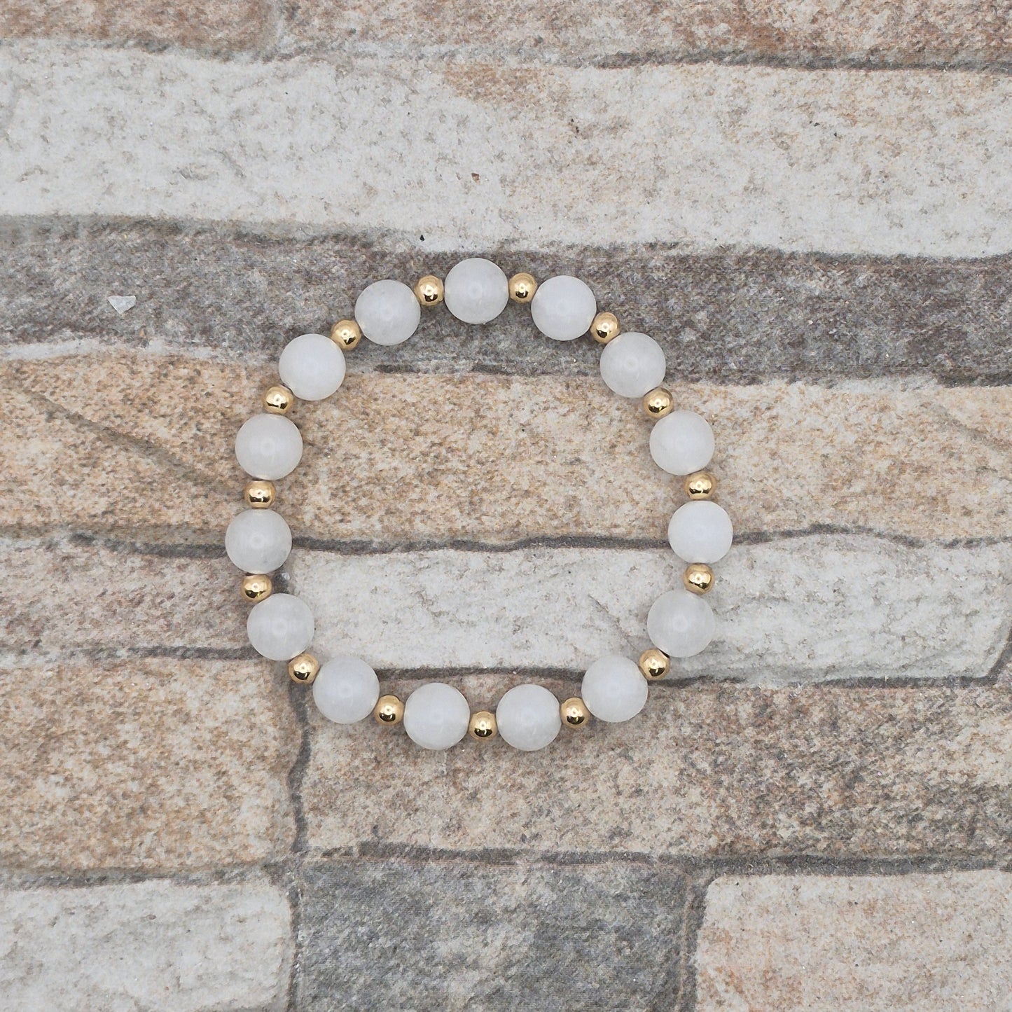 Perlenarmband Eos - Jade und vergoldete Edelstahlperlen