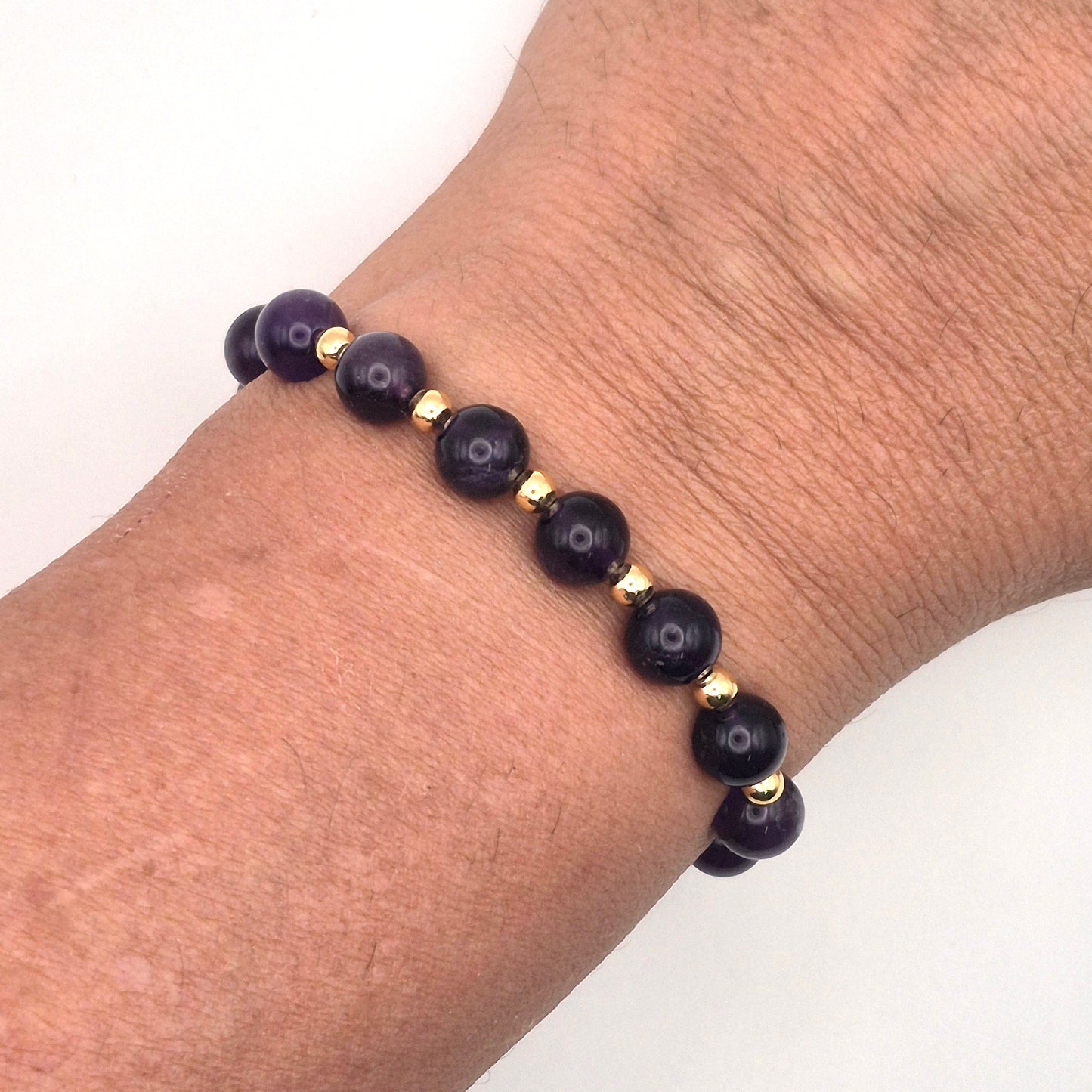 Perlenarmband Noirae - Amethyst und vergoldete Edelstahlperlen