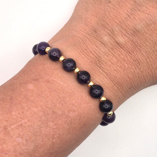 Perlenarmband Noirae - Amethyst und vergoldete Edelstahlperlen