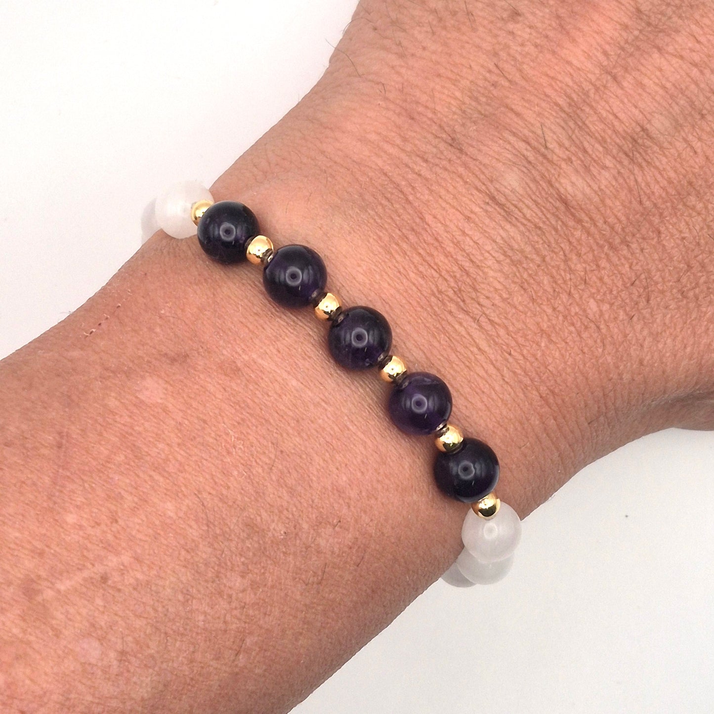 Perlenarmband Harmonia - Jade, Amethyst und vergoldete Edelstahlperlen