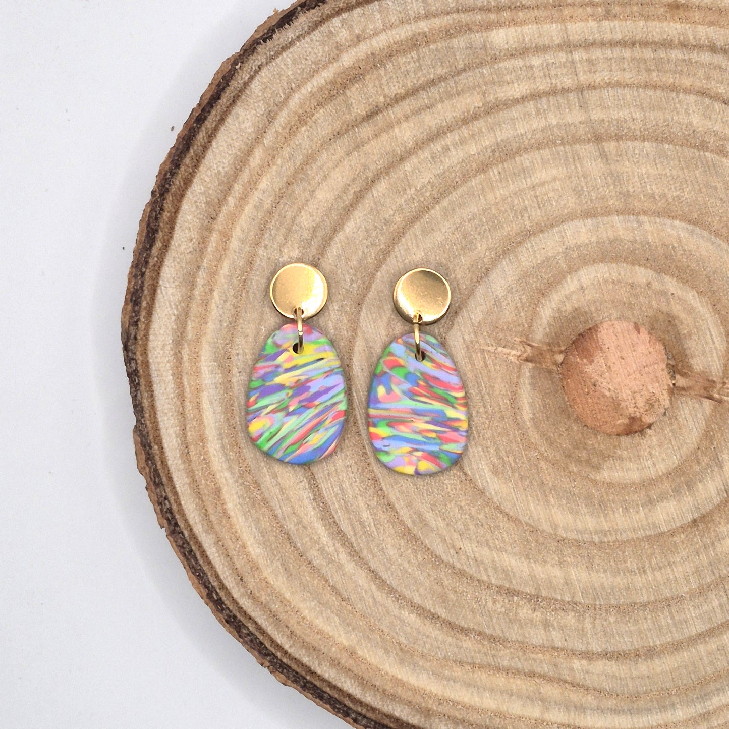 Farbwind – Bunte, ovale Marmorierte Ohrringe aus Polymer Clay