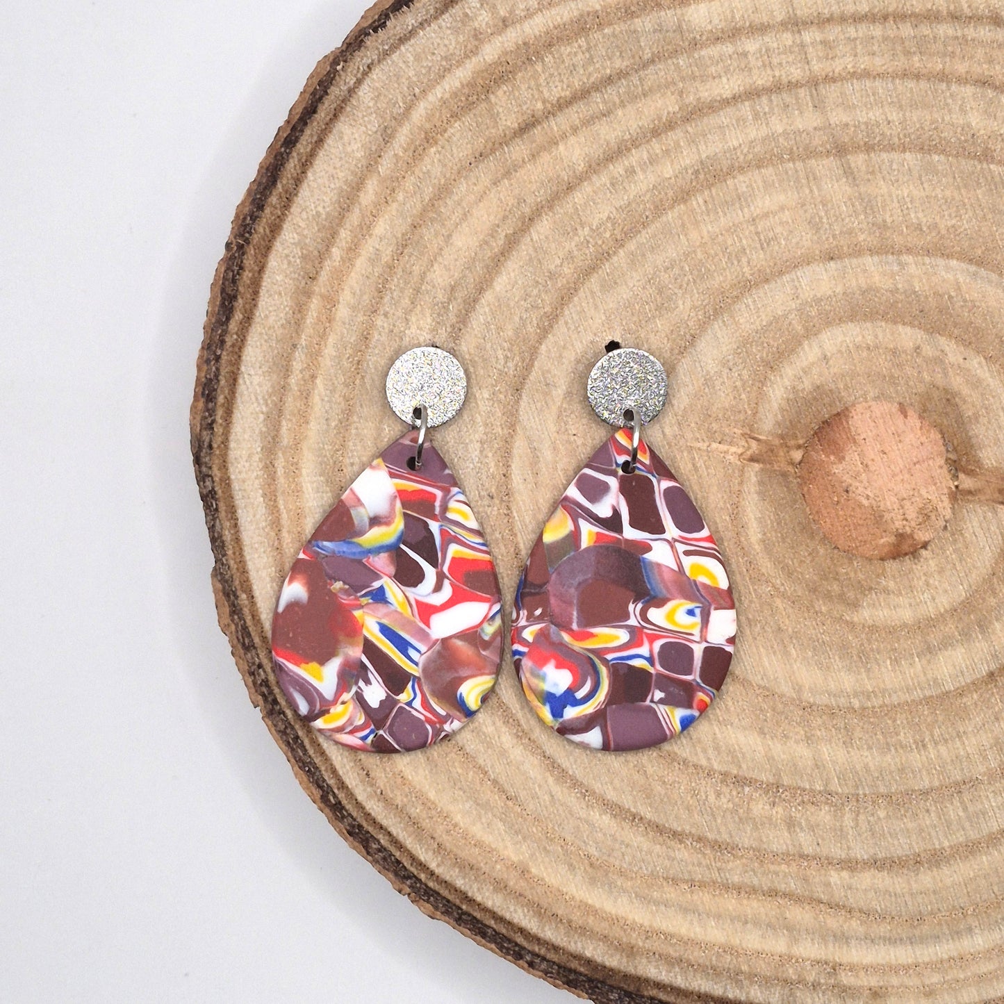Wirbela – Bunte Tropfen-Ohrringe aus Polymer Clay