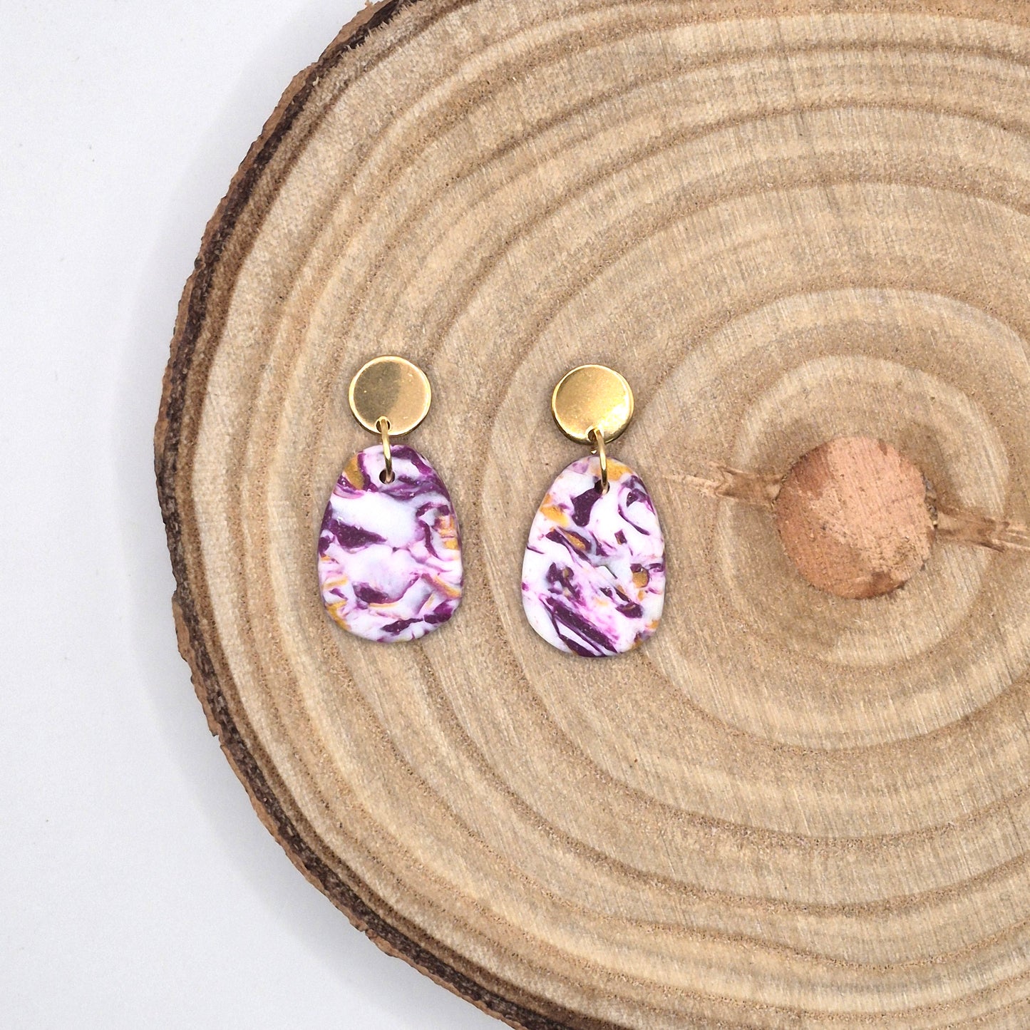 Beerenrausch  – Marmorierte Ohrringe in Lila & Gold aus Polymer Clay