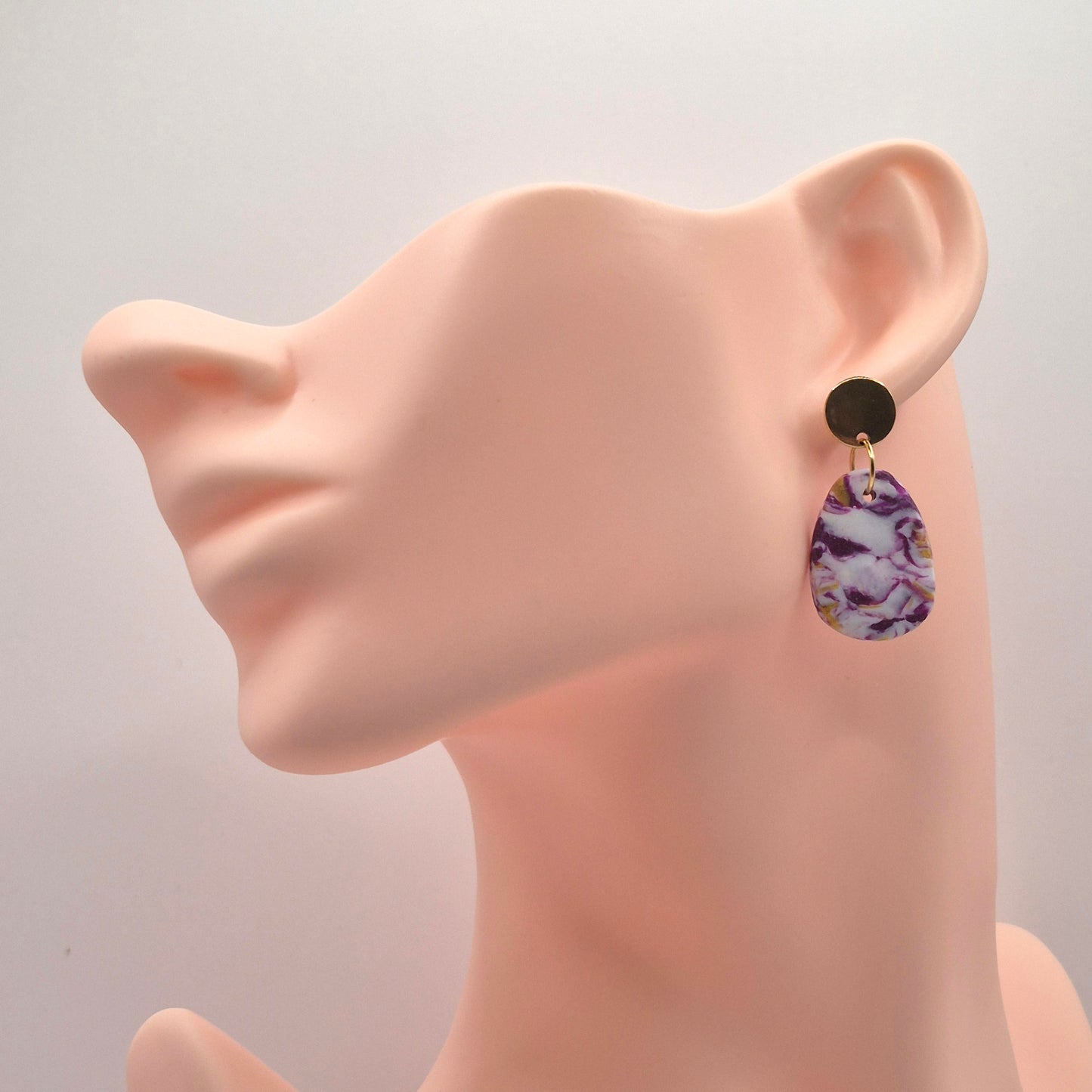 Beerenrausch  – Marmorierte Ohrringe in Lila & Gold aus Polymer Clay