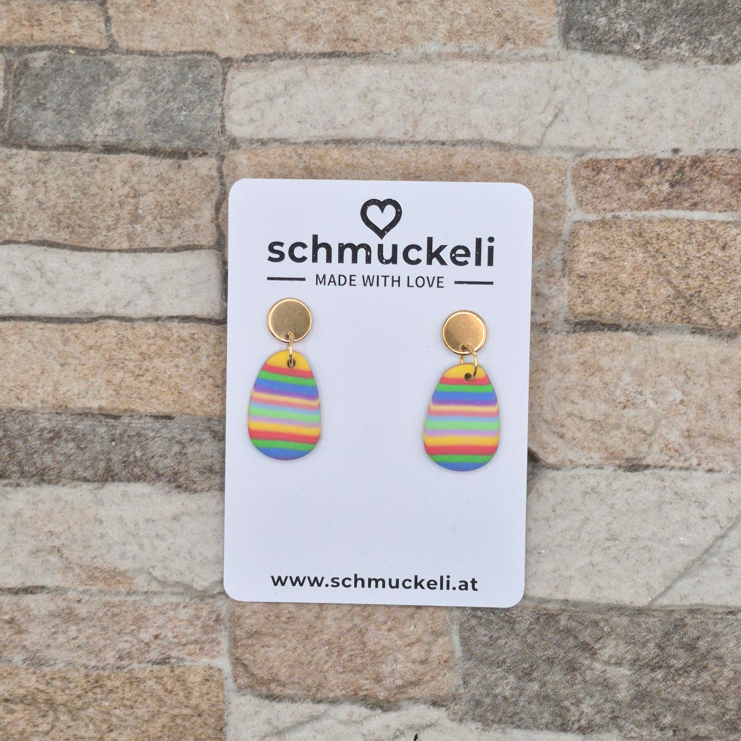 Regenfreude – Ovale Ohrringe in Regenbogenfarben aus Polymer Clay