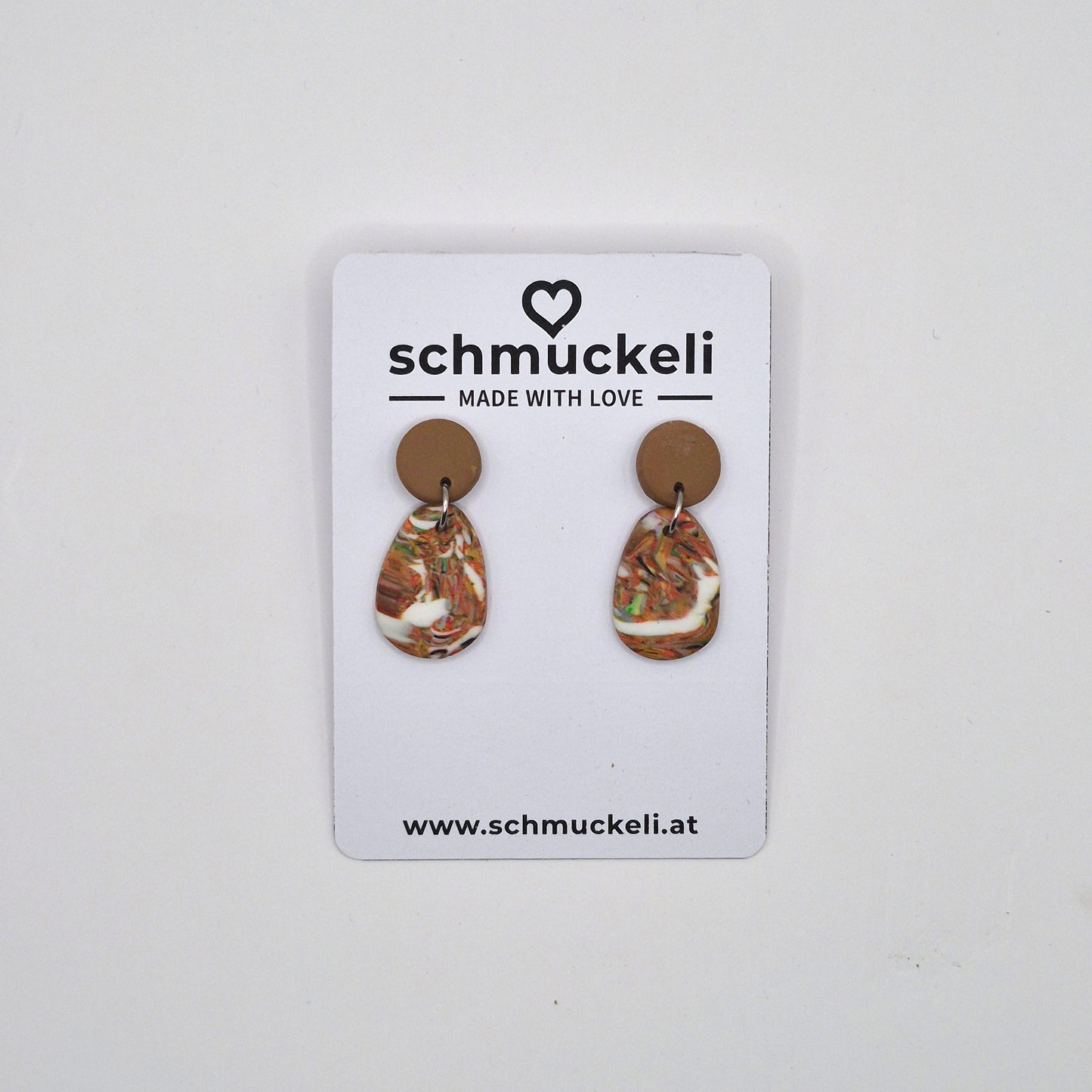 Treibgut – Handgemachte Ohrringe mit marmoriertem Farbspiel in Erdtönen