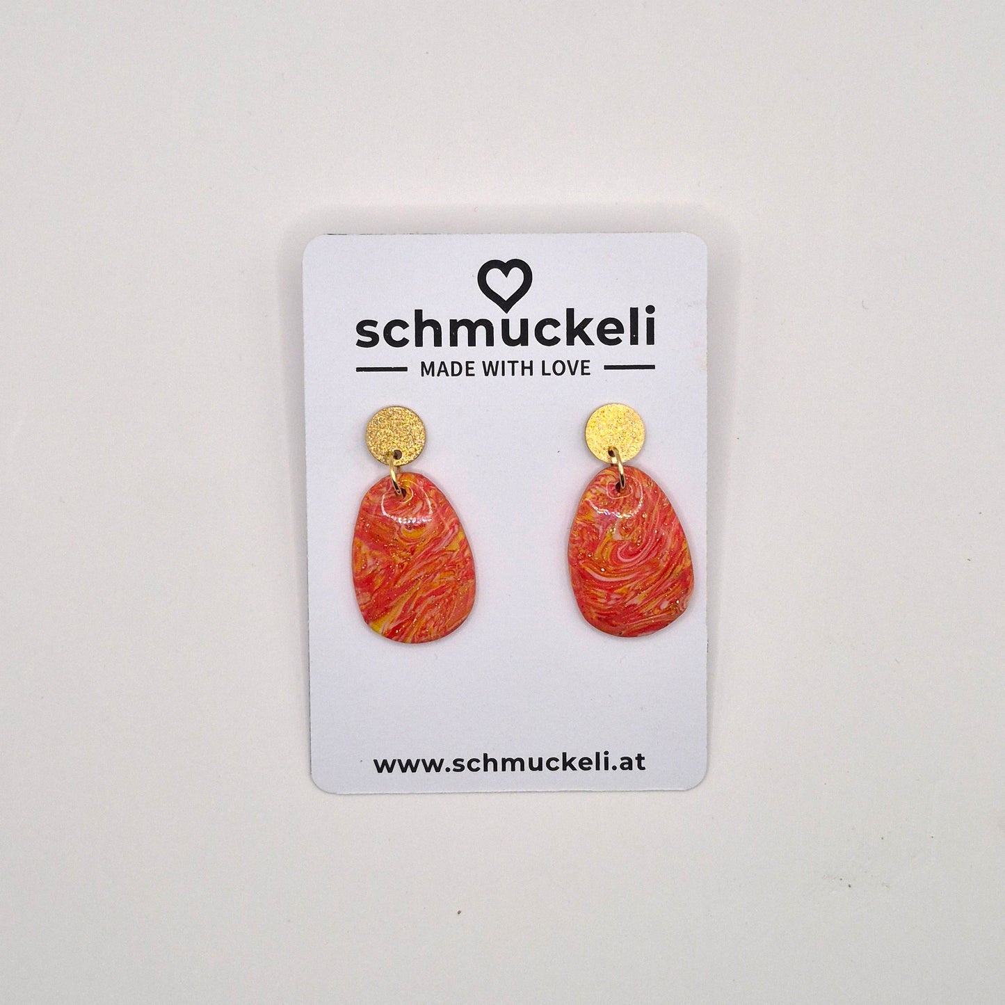 Sonnenwirbel – Leuchtende Marmor-Ohrringe in Rot-Orange-Gold