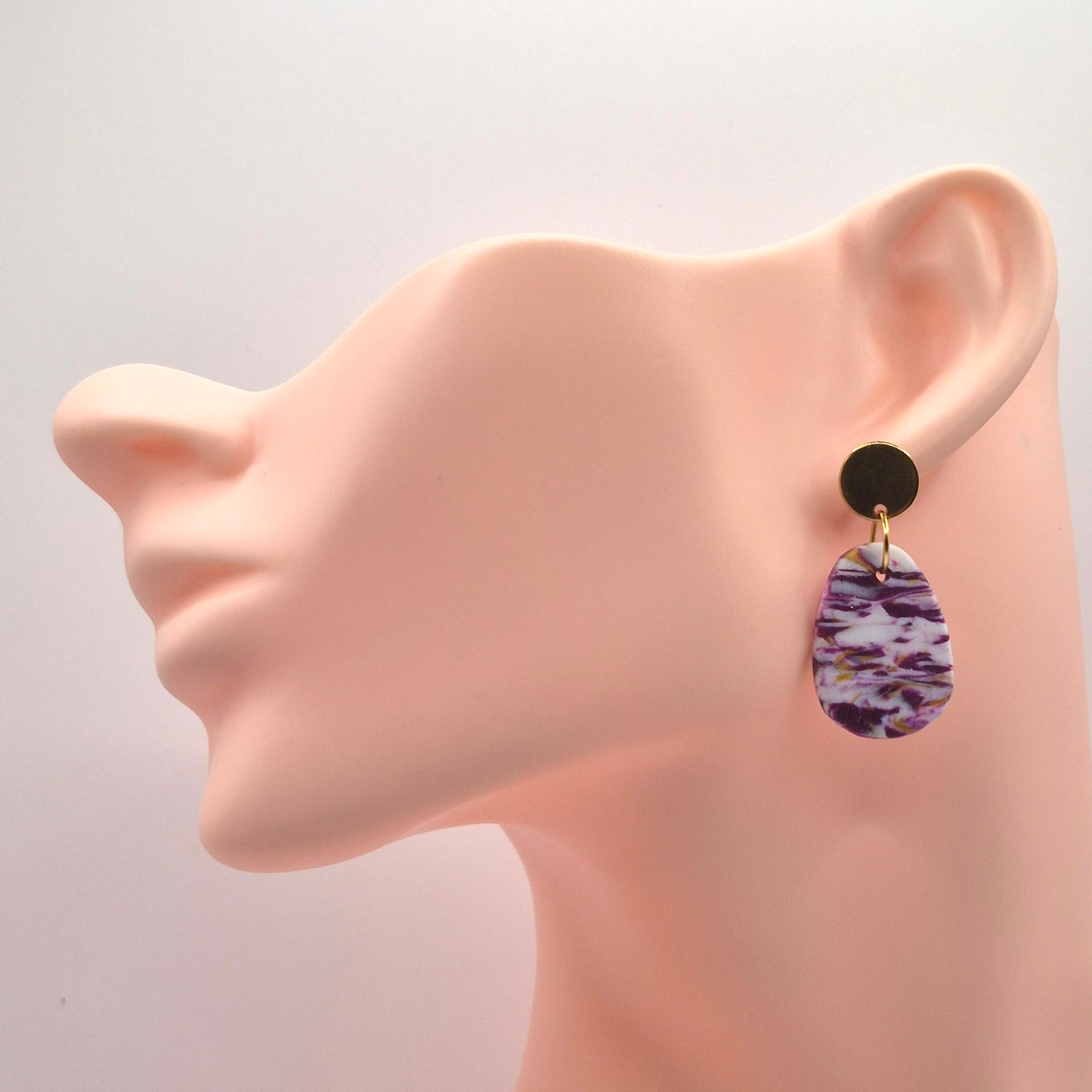 Beerenrausch  – Marmorierte Ohrringe in Lila & Gold aus Polymer Clay