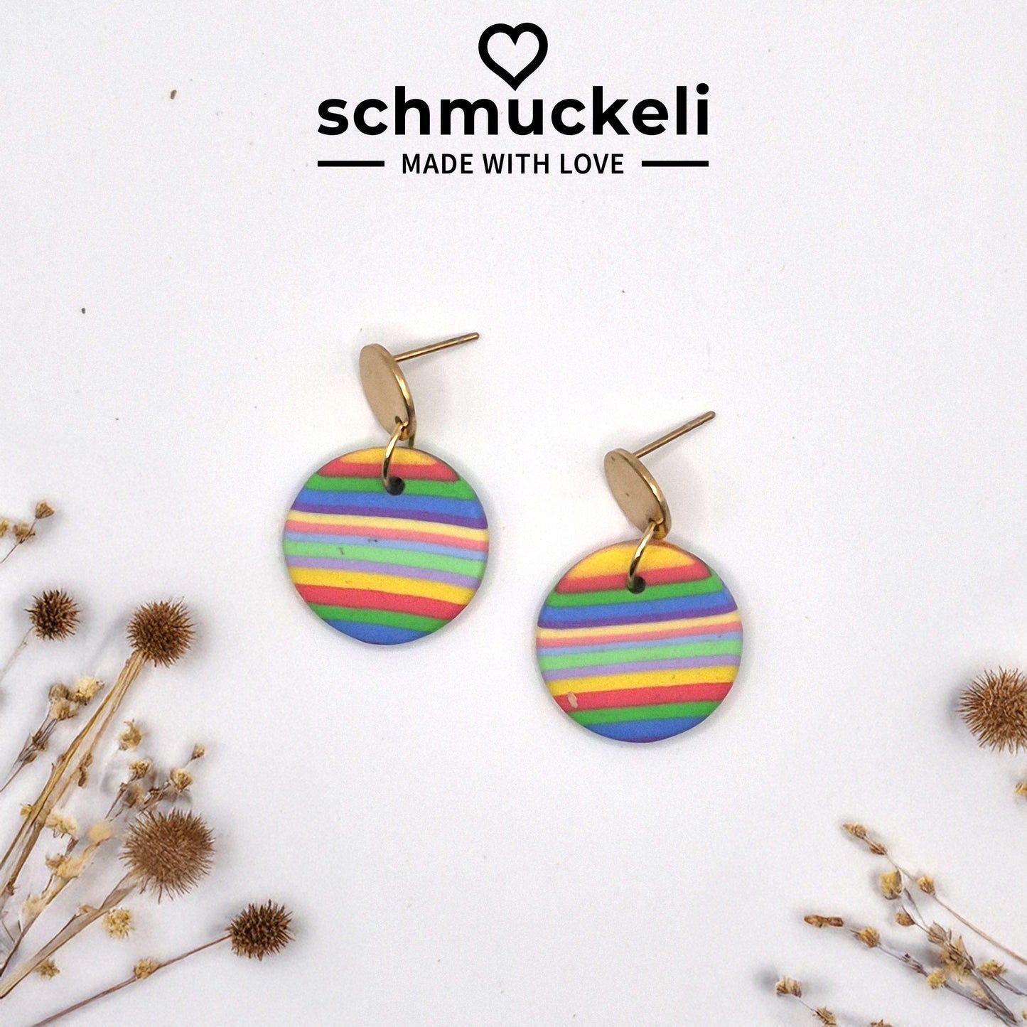 Regenfreude – Runde Ohrringe in Regenbogenfarben aus Polymer Clay