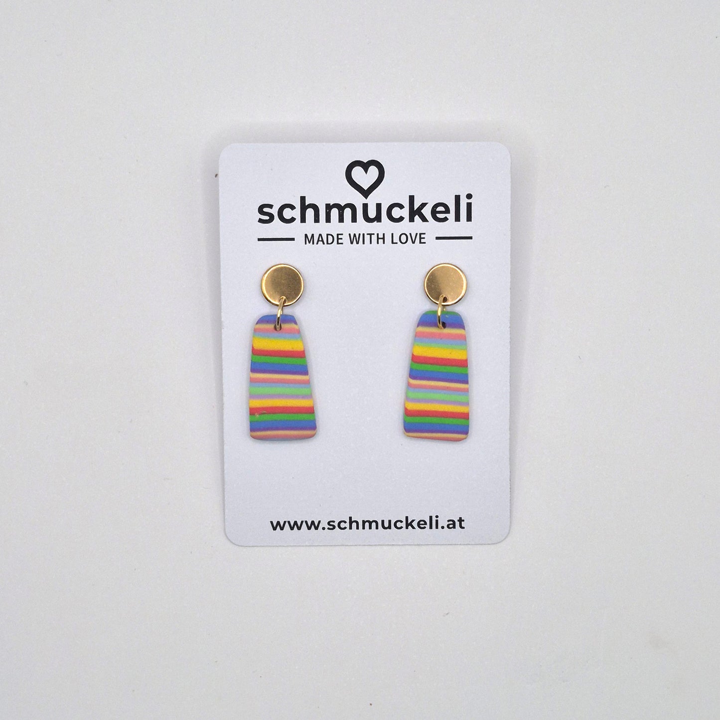 Regenfreude – Trapezförmige Ohrringe in Regenbogenfarben aus Polymer Clay